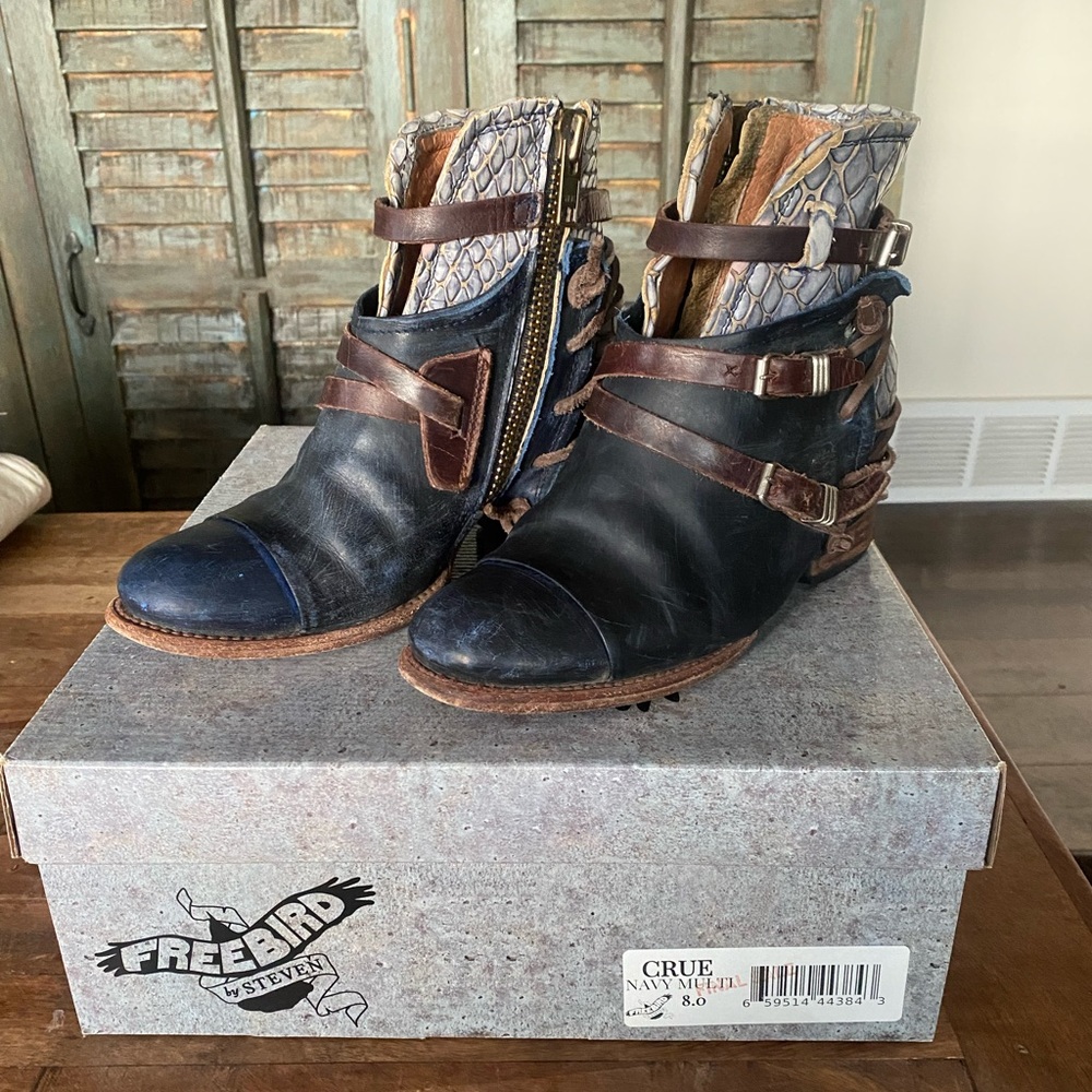 Navy blue Cure booties!